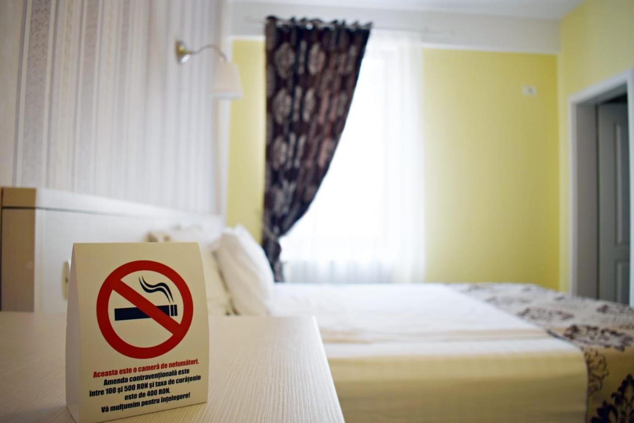 French Boutique Hotell Braşov Exteriör bild
