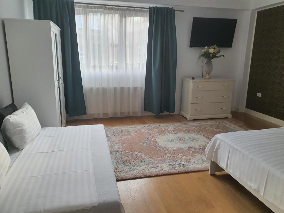 French Boutique Hotell Braşov Exteriör bild
