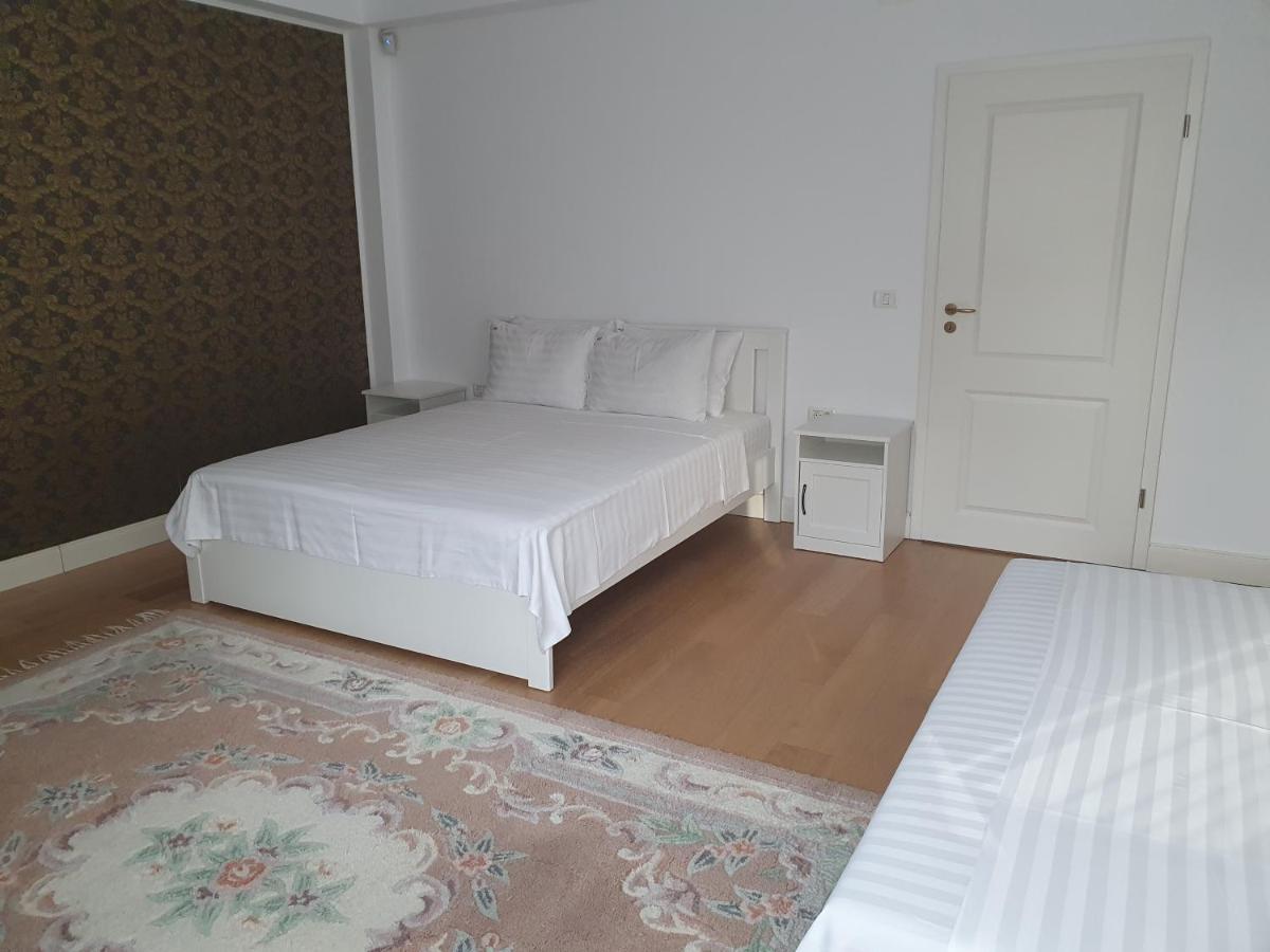 French Boutique Hotell Braşov Exteriör bild