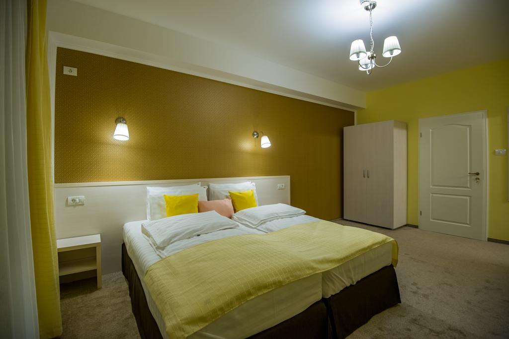 French Boutique Hotell Braşov Exteriör bild
