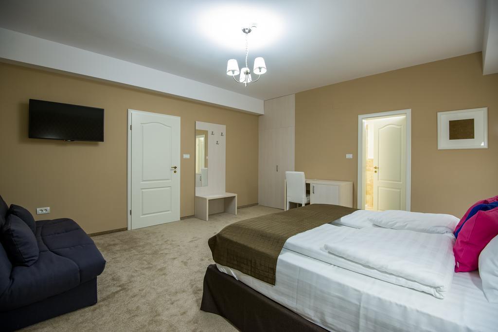 French Boutique Hotell Braşov Exteriör bild