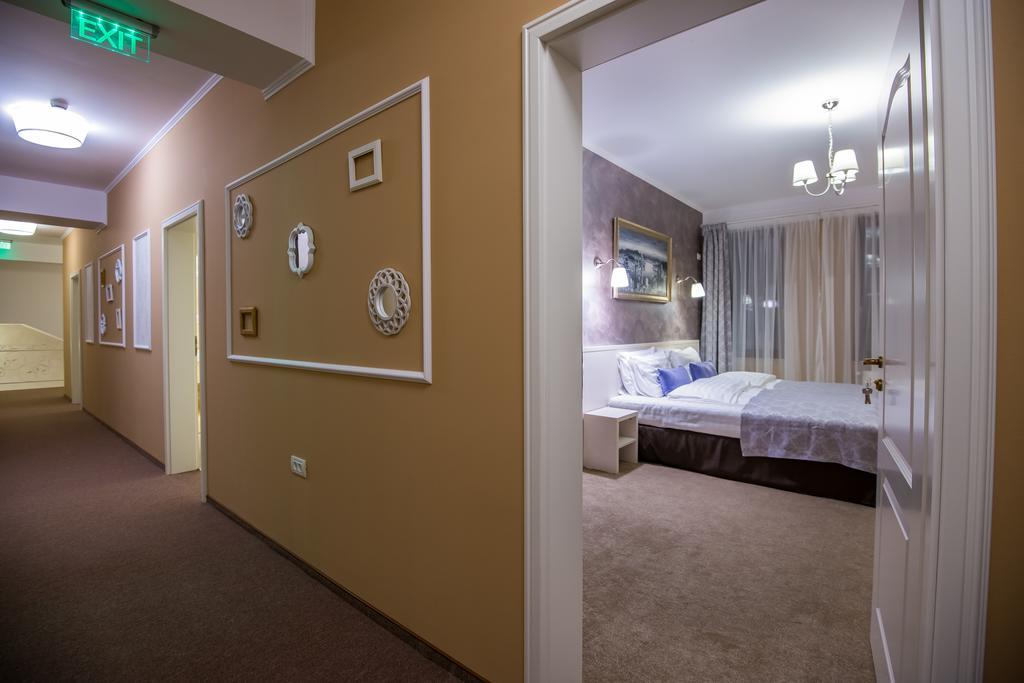 French Boutique Hotell Braşov Exteriör bild