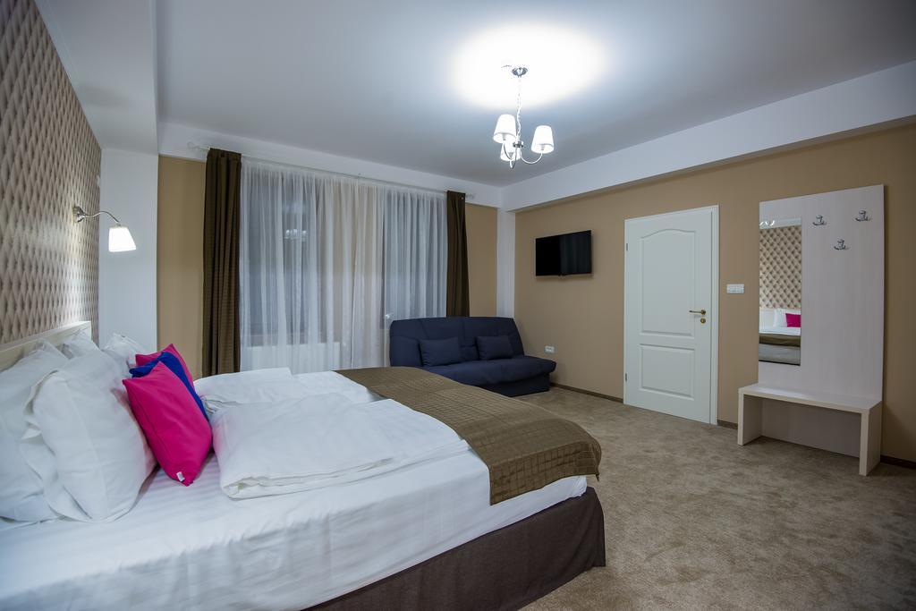 French Boutique Hotell Braşov Exteriör bild
