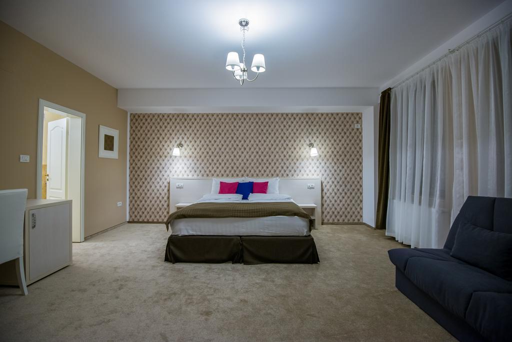 French Boutique Hotell Braşov Exteriör bild