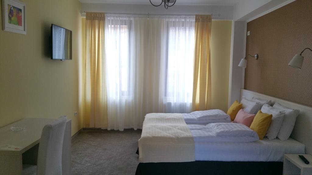 French Boutique Hotell Braşov Exteriör bild
