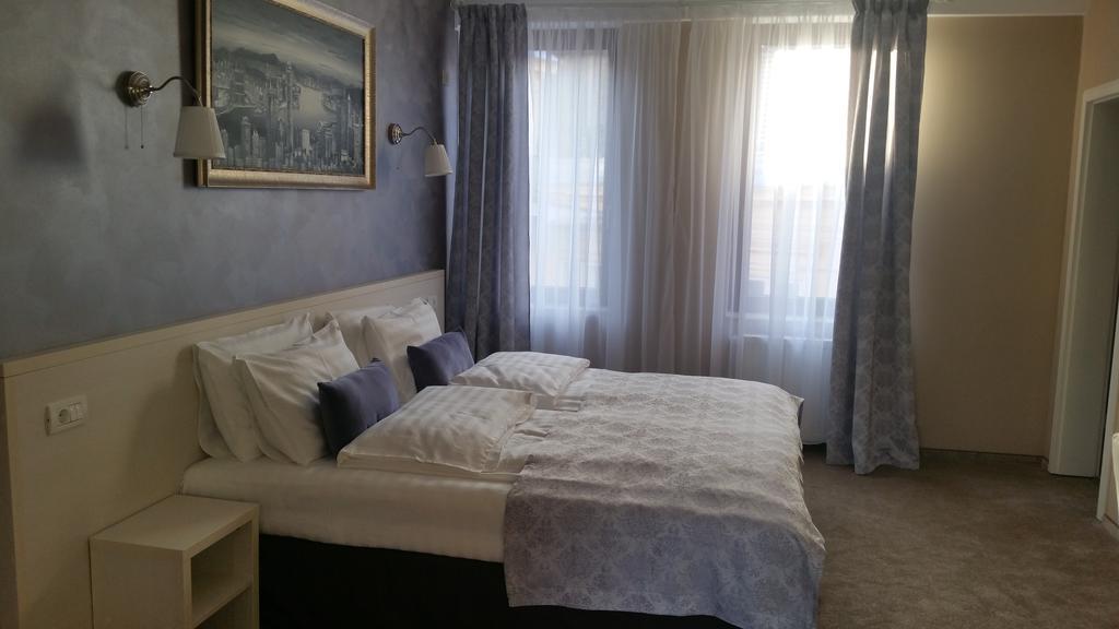 French Boutique Hotell Braşov Exteriör bild