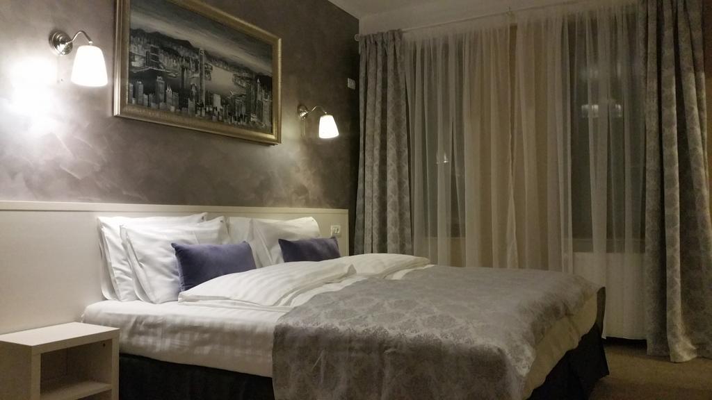 French Boutique Hotell Braşov Exteriör bild