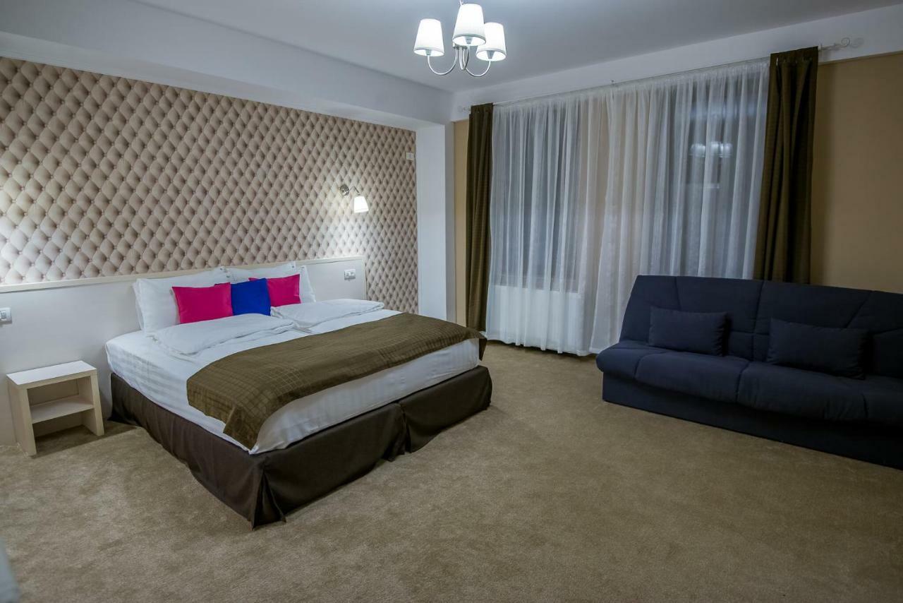 French Boutique Hotell Braşov Exteriör bild
