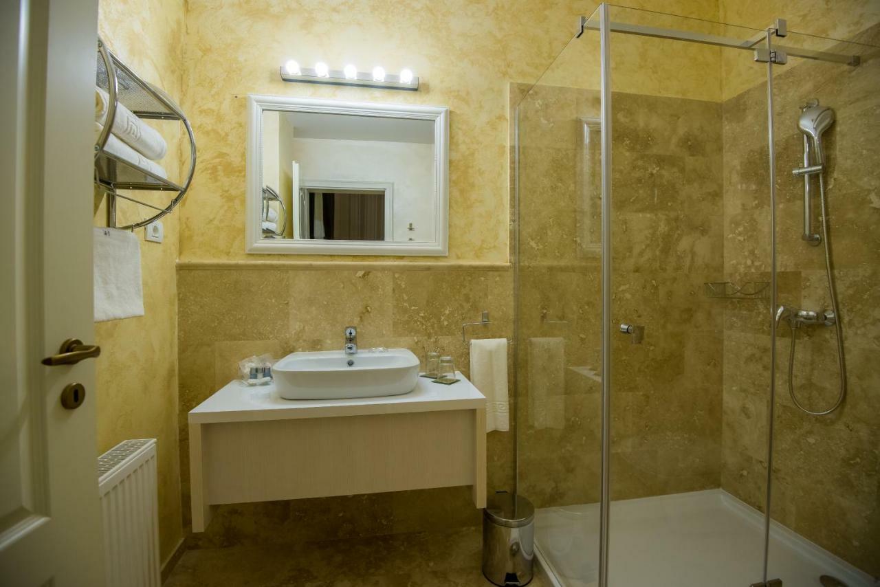 French Boutique Hotell Braşov Exteriör bild
