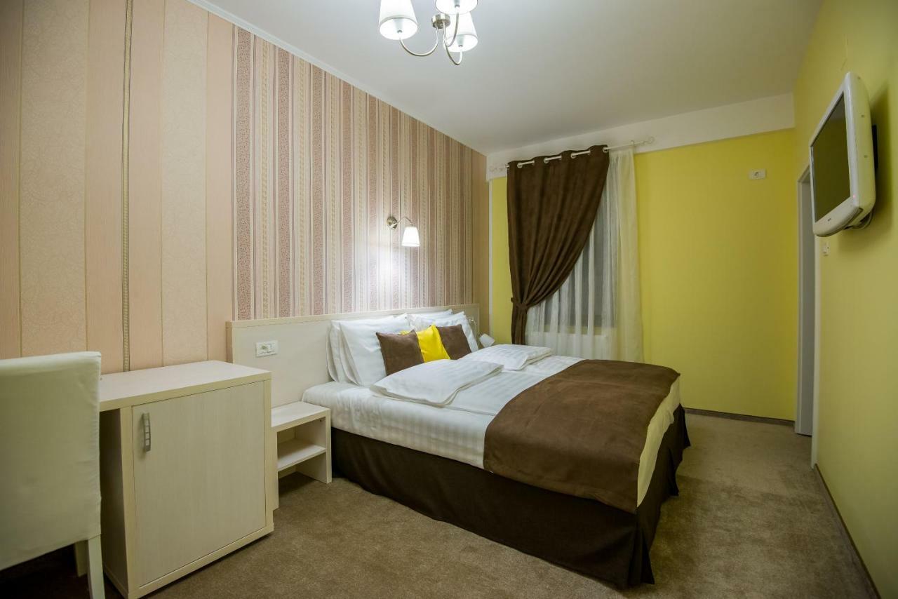 French Boutique Hotell Braşov Exteriör bild