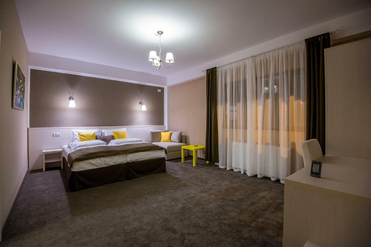 French Boutique Hotell Braşov Exteriör bild